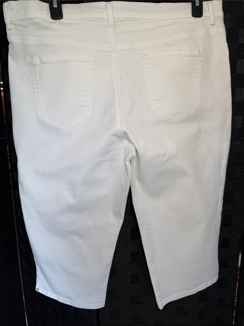 Plus Size Gloria Vanderbilt Women’s Capris 18W - Picture 4 of 4